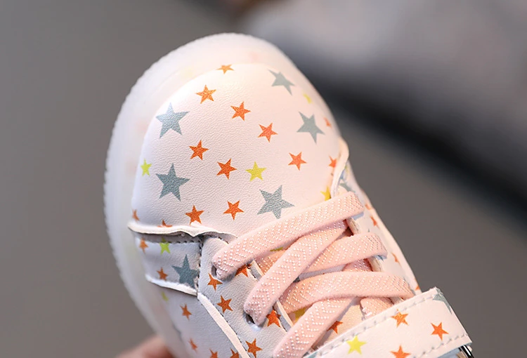 მანათობელი კედი  Shoes