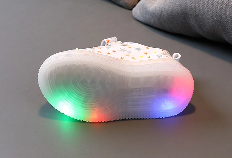 მანათობელი კედი  Shoes
