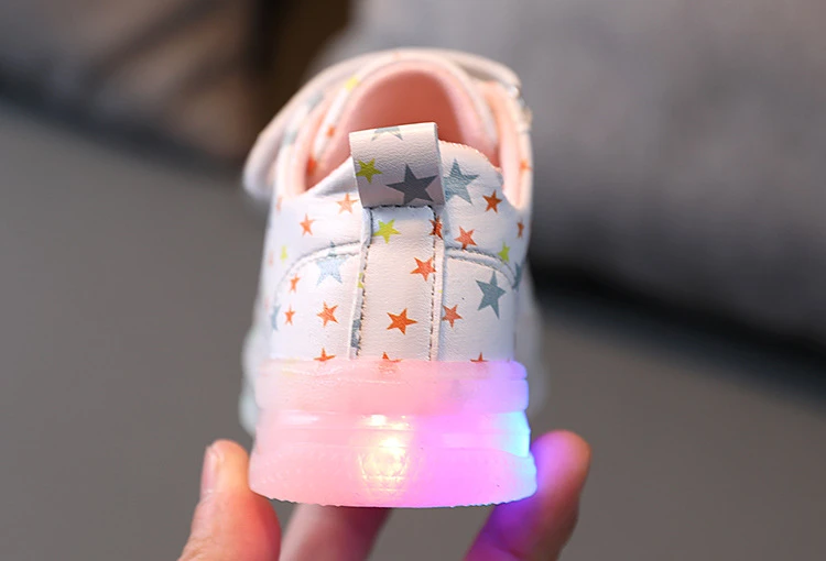 მანათობელი კედი  Shoes