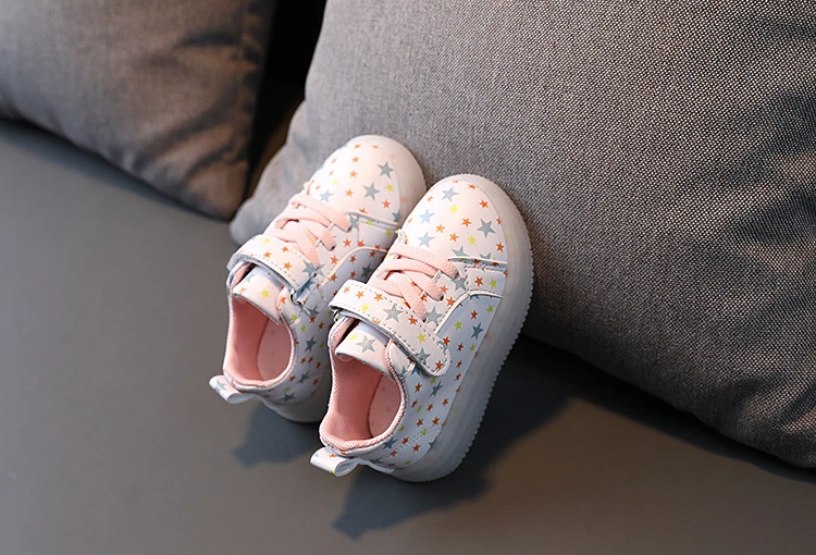 მანათობელი კედი  Shoes